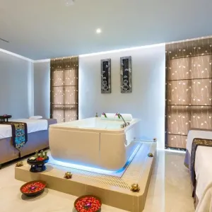 Crest Resort &amp; Pool Villas Phuket