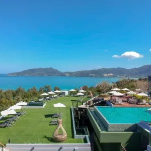 Crest Resort &amp; Pool Villas Phuket