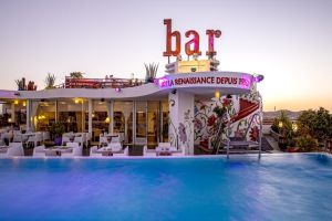 La Renaissance Hotel