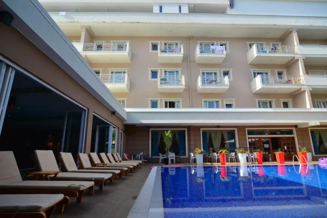 Hotel Sandy Beach Resort