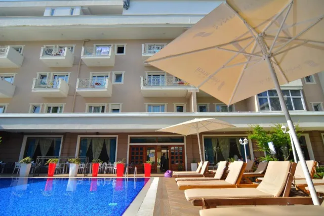 Hotel Sandy Beach Resort