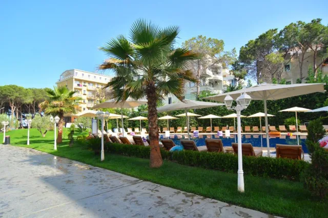 Hotel Sandy Beach Resort