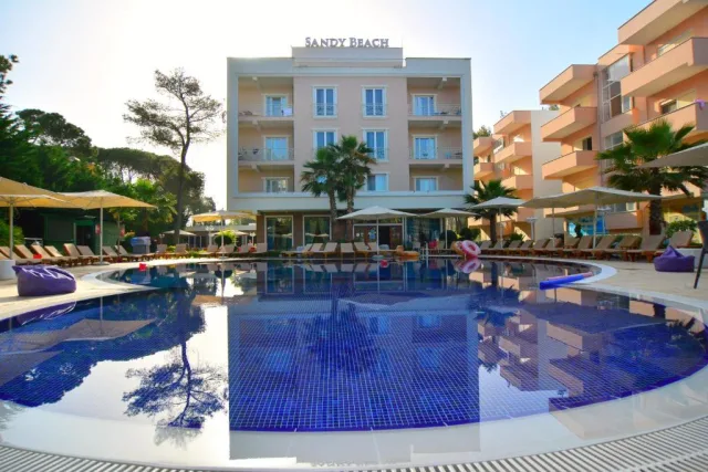 Hotel Sandy Beach Resort