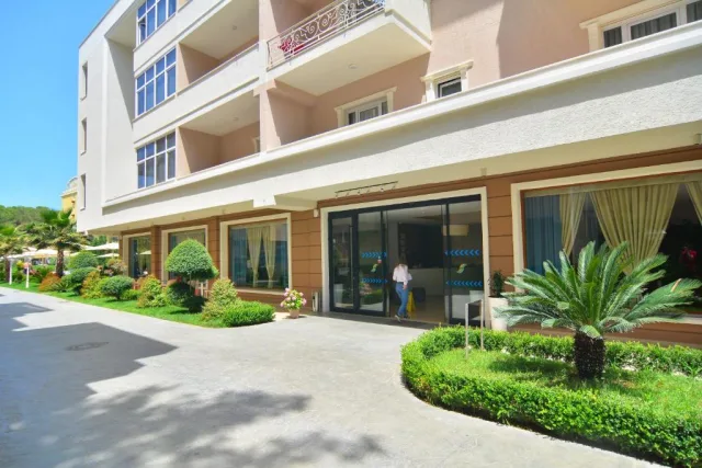 Hotel Sandy Beach Resort