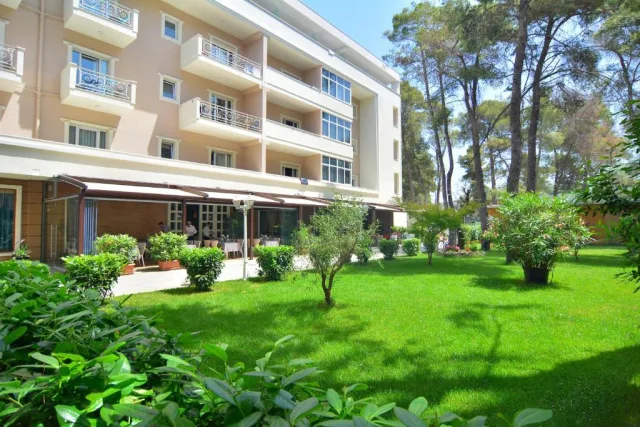 Hotel Sandy Beach Resort