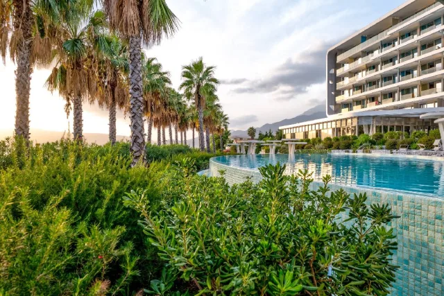 Carine Hotel Kumbor (R)