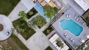 The Mini Resort