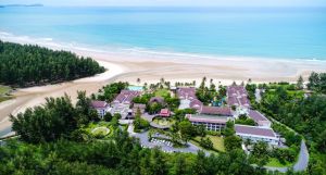 Apsara Beachfront Resort & Villa