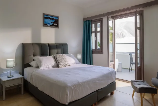 Smaragdi Hotel Santorini