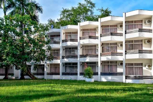 Kenya Bay Beach Hotel - Mombasa