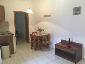 Litsa Efi Apartments