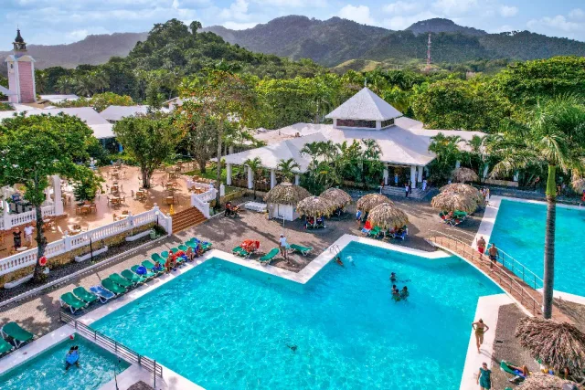 Playa Bachata Resort