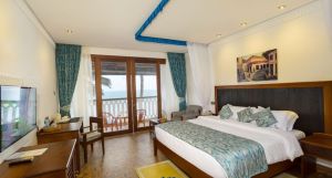 Travellers Beach Hotel & Club