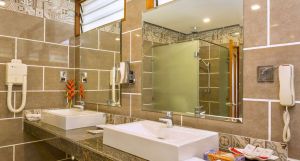 Travellers Beach Hotel & Club