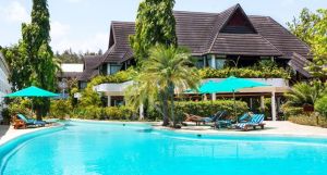 Travellers Beach Hotel & Club
