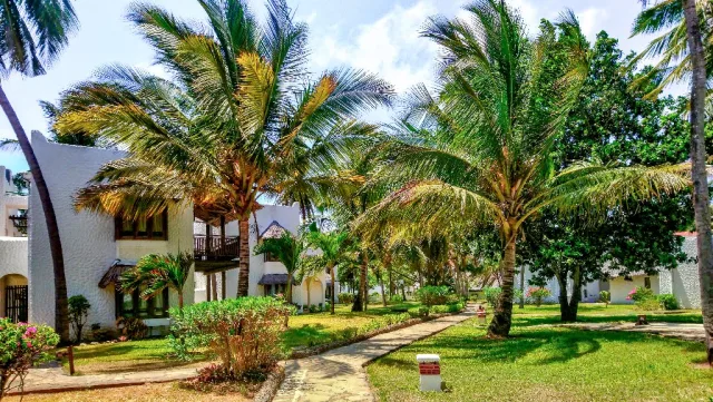 Jacaranda Indian Ocean Beach Resort