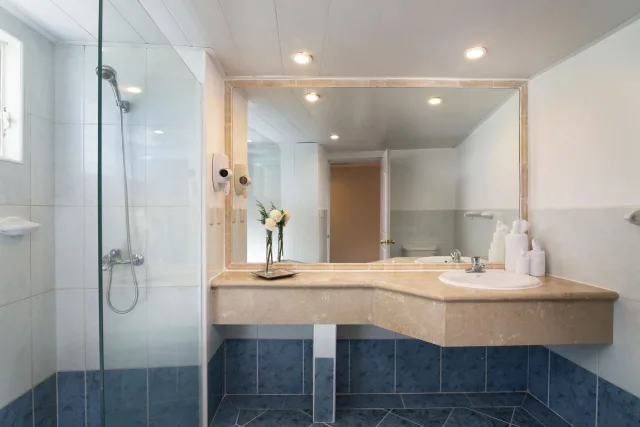 Lifestyle Crown Residence Suites