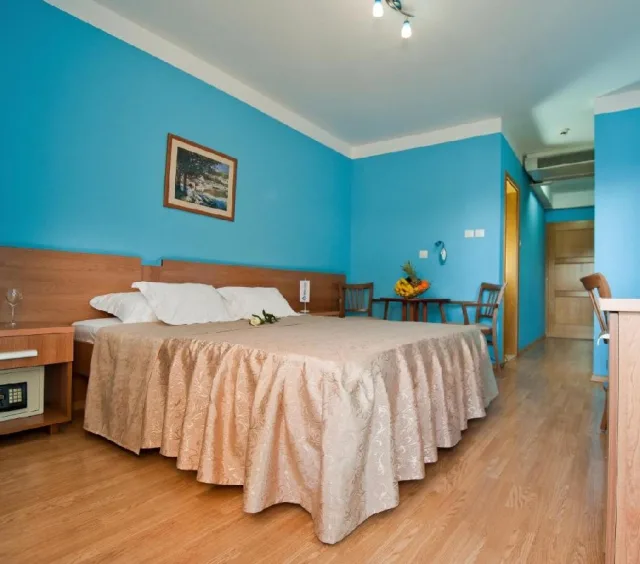 WGrand Hotel (R)