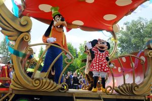 DISNEYLAND 2027 - 1 Decembrie in mijlocul magiei sarbatorilor de iarna, impreuna cu personajele din desenele animate