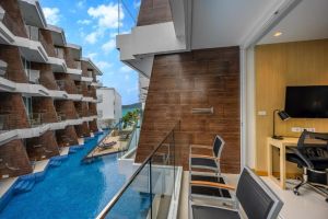 Hotel The Beachfront Phuket