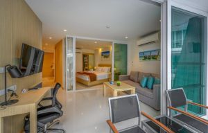 Hotel The Beachfront Phuket