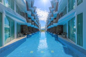 Hotel The Beachfront Phuket