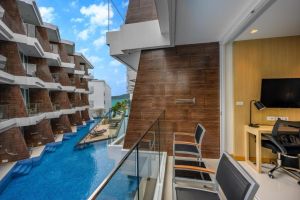 Hotel The Beachfront Phuket