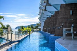 Hotel The Beachfront Phuket