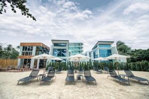 Hotel The Beachfront Phuket