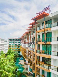 Hotel The Lunar Patong