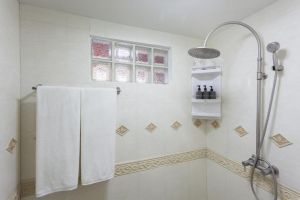 Tropica Bungalow Beach Hotel