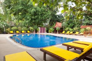 Tropica Bungalow Beach Hotel