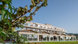 Ninos Laguna Holiday Resort