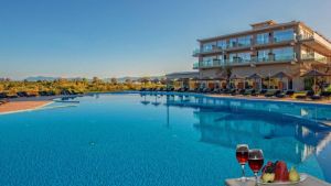 Ninos Laguna Holiday Resort