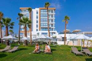 Hotel Leonardo Crystal Cove – Adults Only