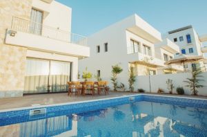 LIV & CO Suites & Villas - Larnaca
