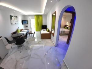 Loutsiana Deluxe Apartments