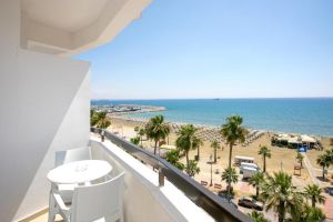 Les Palmiers Beach Hotel - Larnaca