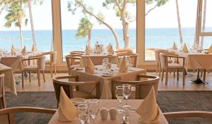 Poseidonia Beach Hotel