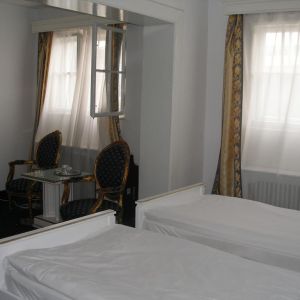 Hotel Imparatul Romanilor