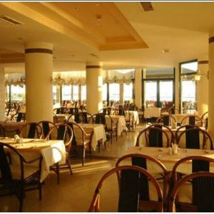 Hotel Aska Just In Beach