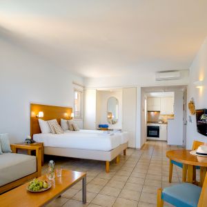 Hotel Louis Althea Beach