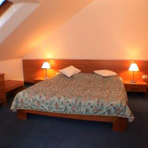 Hotel Lek