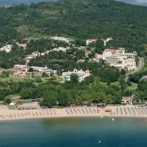 Hotel Holiday Village