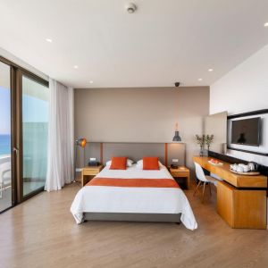 Hotel Crystal Springs Beach