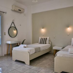 Iraklis Apartments
