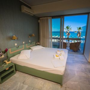 Theo Beach Hotel Apartaments