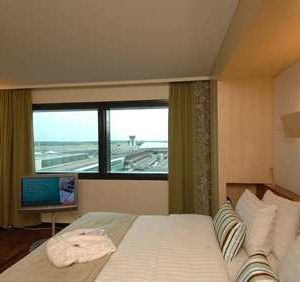 HILTON HELSINKI VANTAA AIRPORT