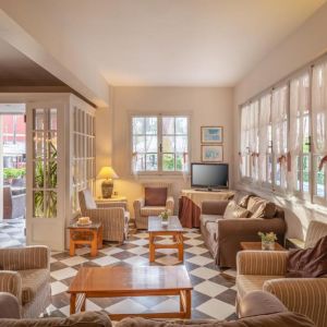 Hotel Across Opera Blue (Ex. Hotel Omiros)