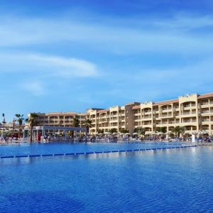 Albatros White Beach Hotel